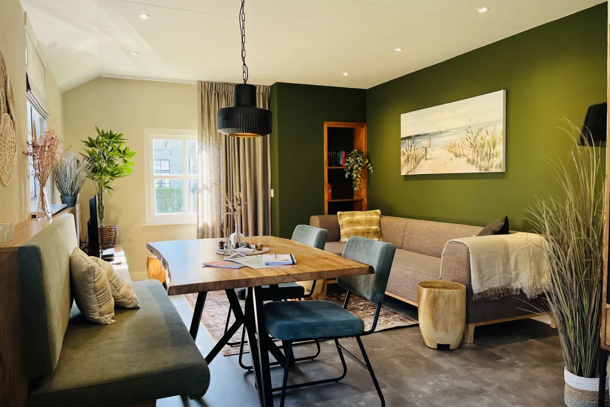 Woonkamer met eettafel